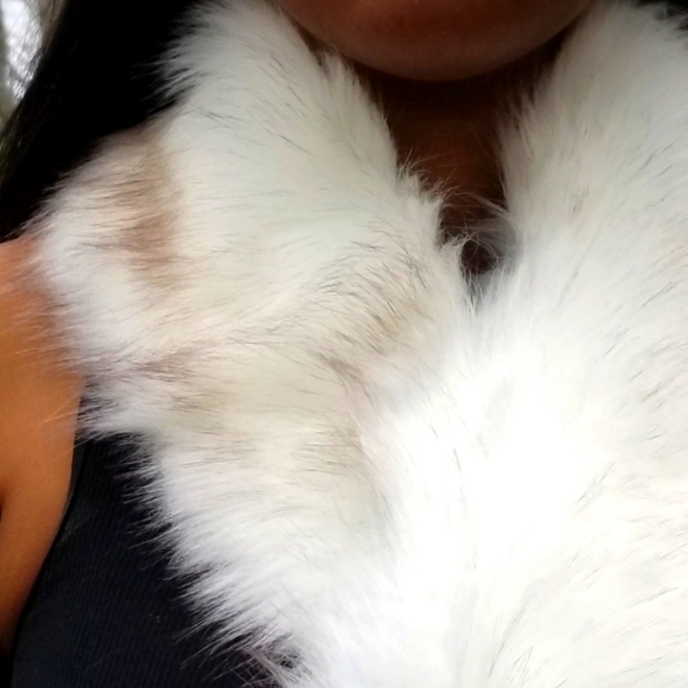 đ¤Luxurious Cream & Brown faux fur scarfđ¤ - Picture 9 of 16